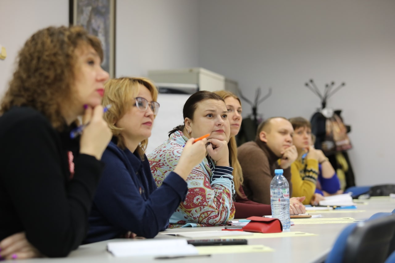 ochnyj obuchayushchij seminar po obshchestvoznaniyu dlya uchitelej shkol proshyol v nngu 1