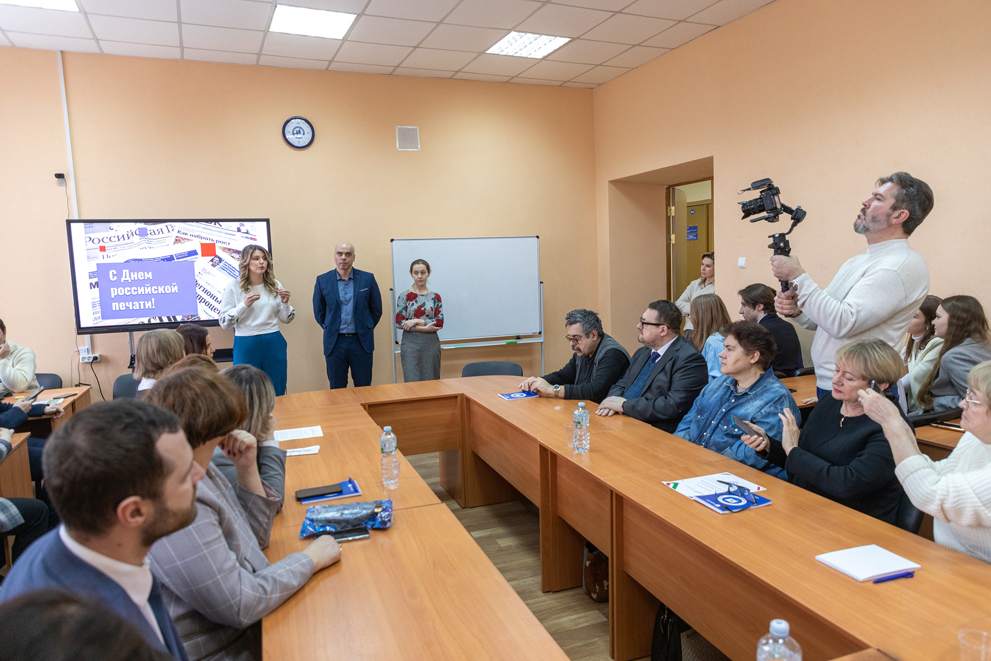 vstrecha vypusknikov kafedry zhurnalistiki proshla v nngu