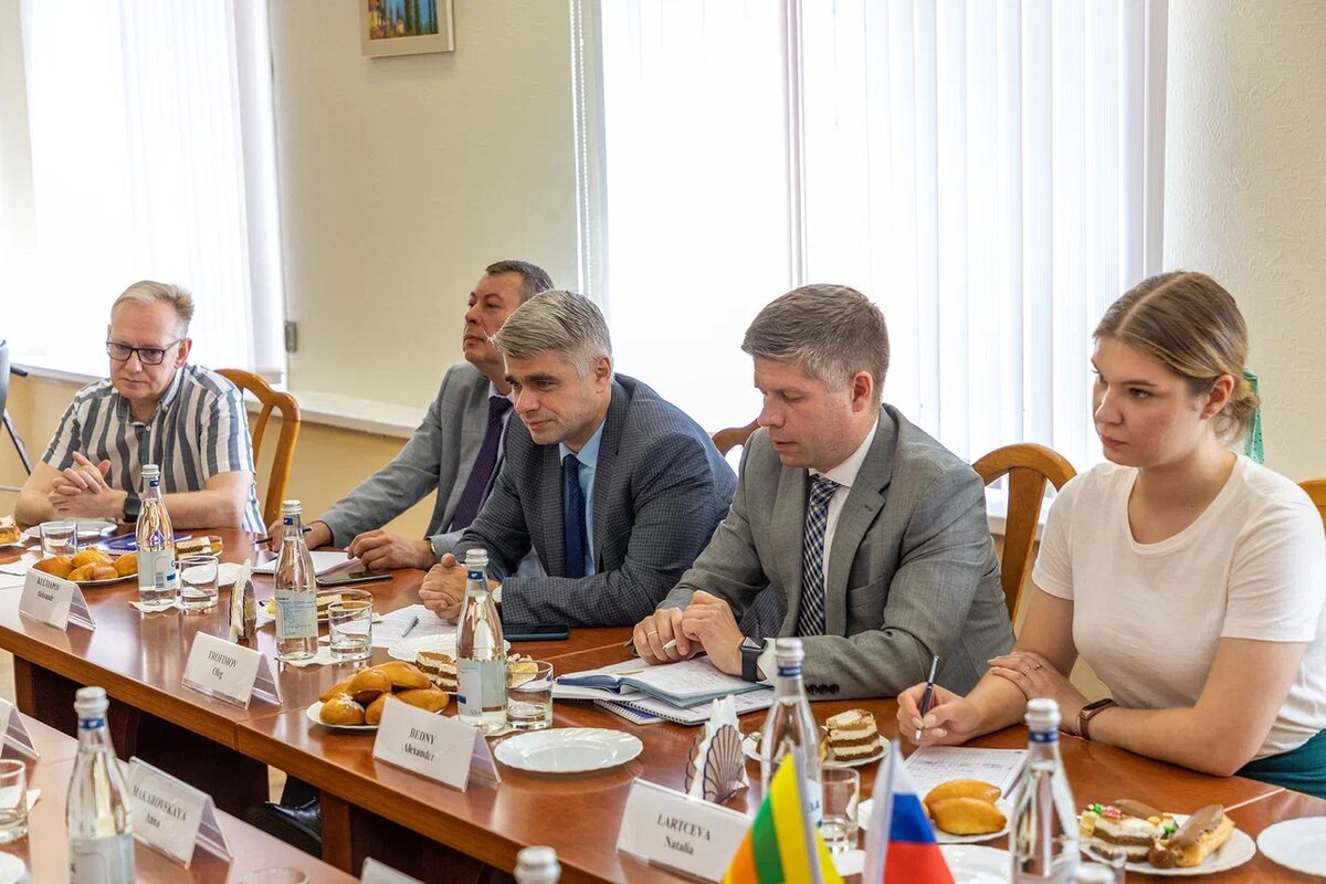 nngu vpervye posetila delegaciya iz shri lanki 1
