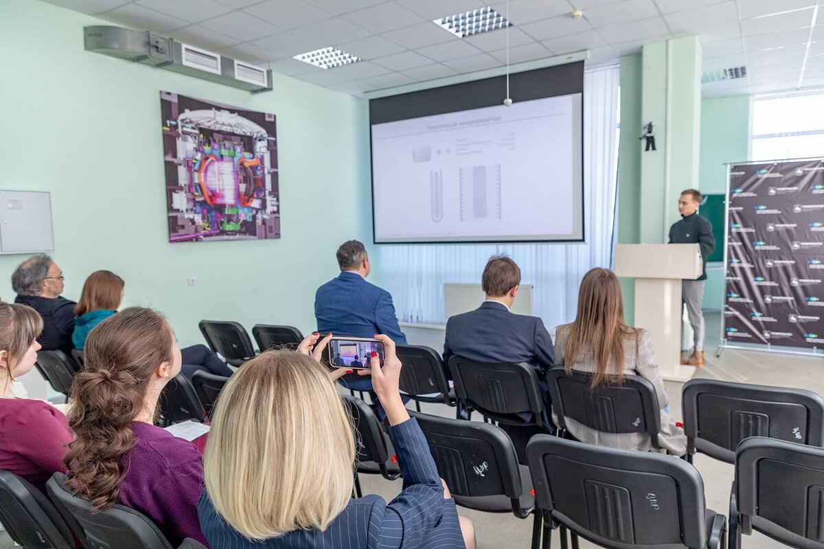 studenty himfaka nngu predstavili svoi razrabotki potencialnym rabotodatelyam 1