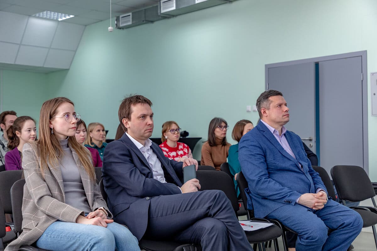studenty himfaka nngu predstavili svoi razrabotki potencialnym rabotodatelyam 2