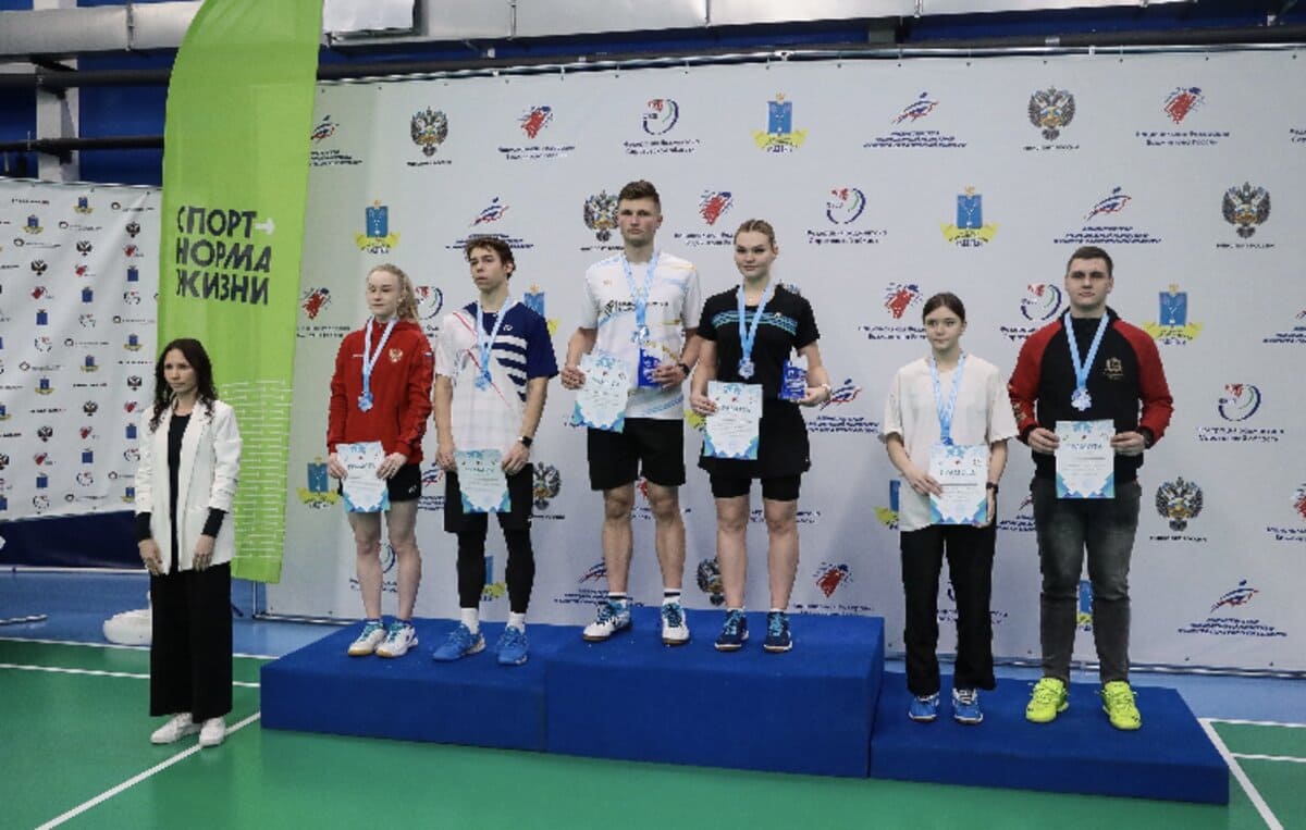 Ежегодный открытый Чемпионат города по бадминтону эмблема