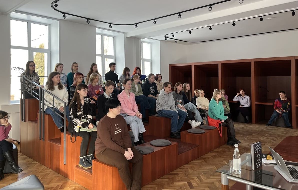 poeht anna senicheva stala uchastnicej proekta universitet chitayushchij v nngu 1
