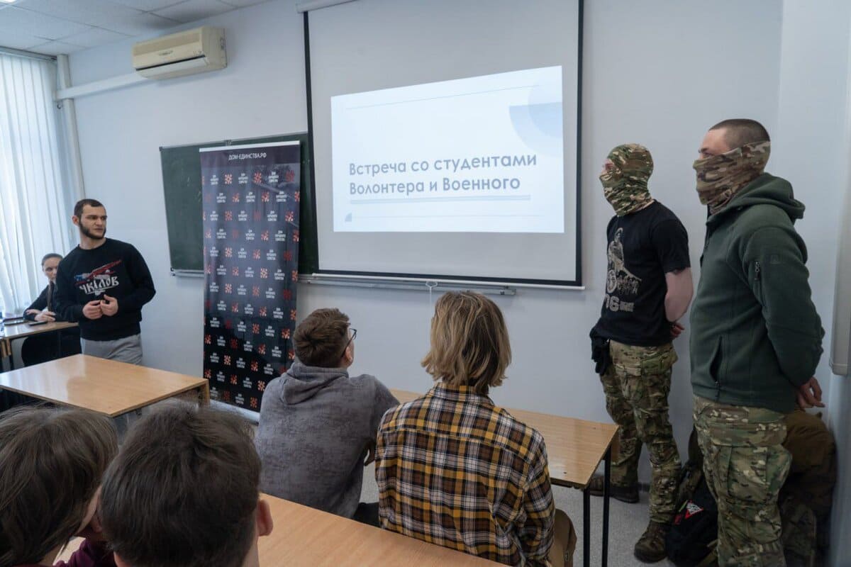 voennosluzhashchie i volontyory svo vstretilis so studentami nngu