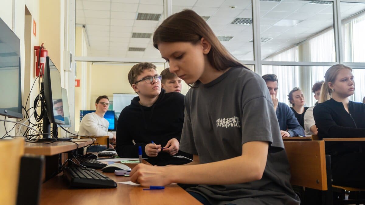 modulnuyu igru student odnogo dnya proveli v dzerzhinskom filiale nngu