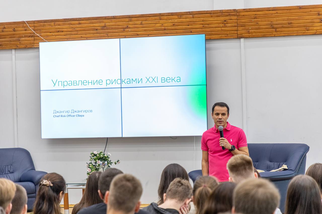 studenty nngu vstretilis so starshim vice prezidentom sbera dzhangirom dzhangirovym