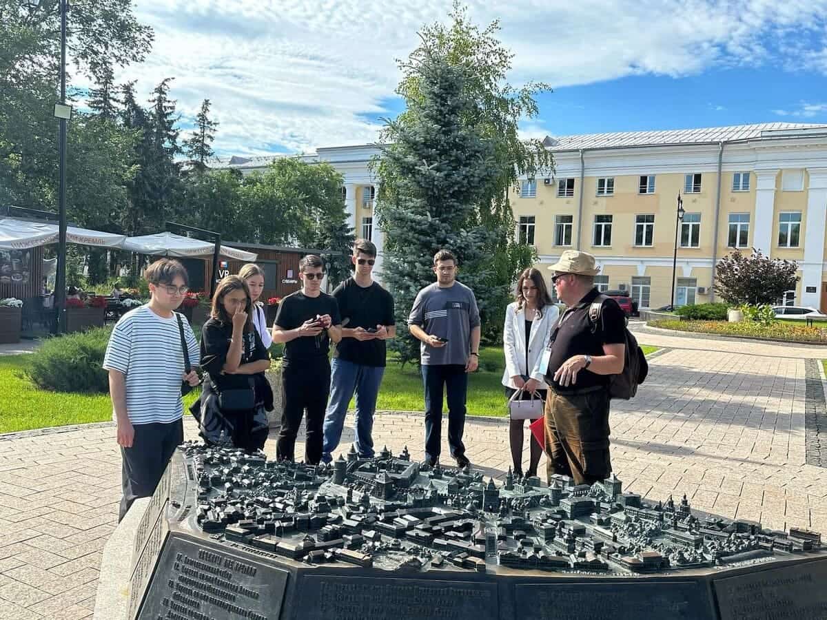 pervaya letnyaya shkola sodruzhestva vyuzi zavershilas v nngu 2