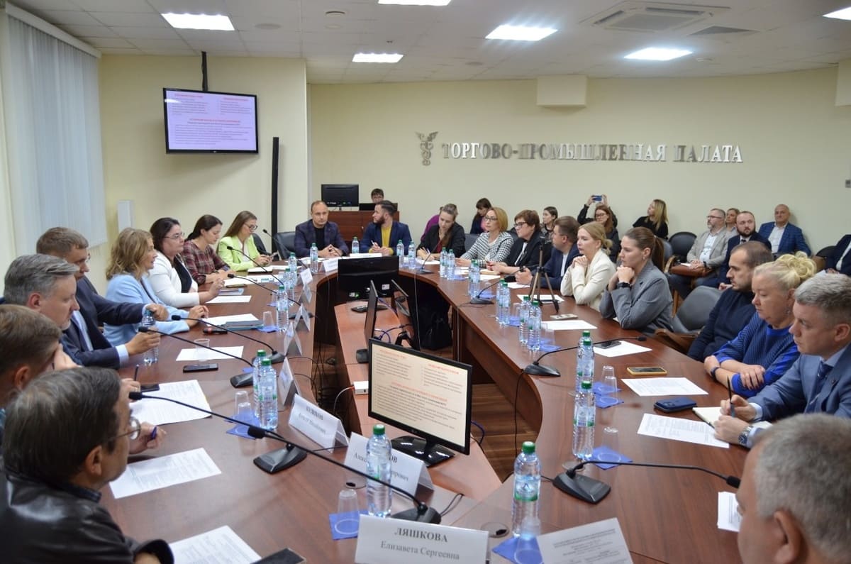 sostoyalos pervoe zasedanie komiteta po obrazovaniyu i molodyozhnoj politike pri tpp