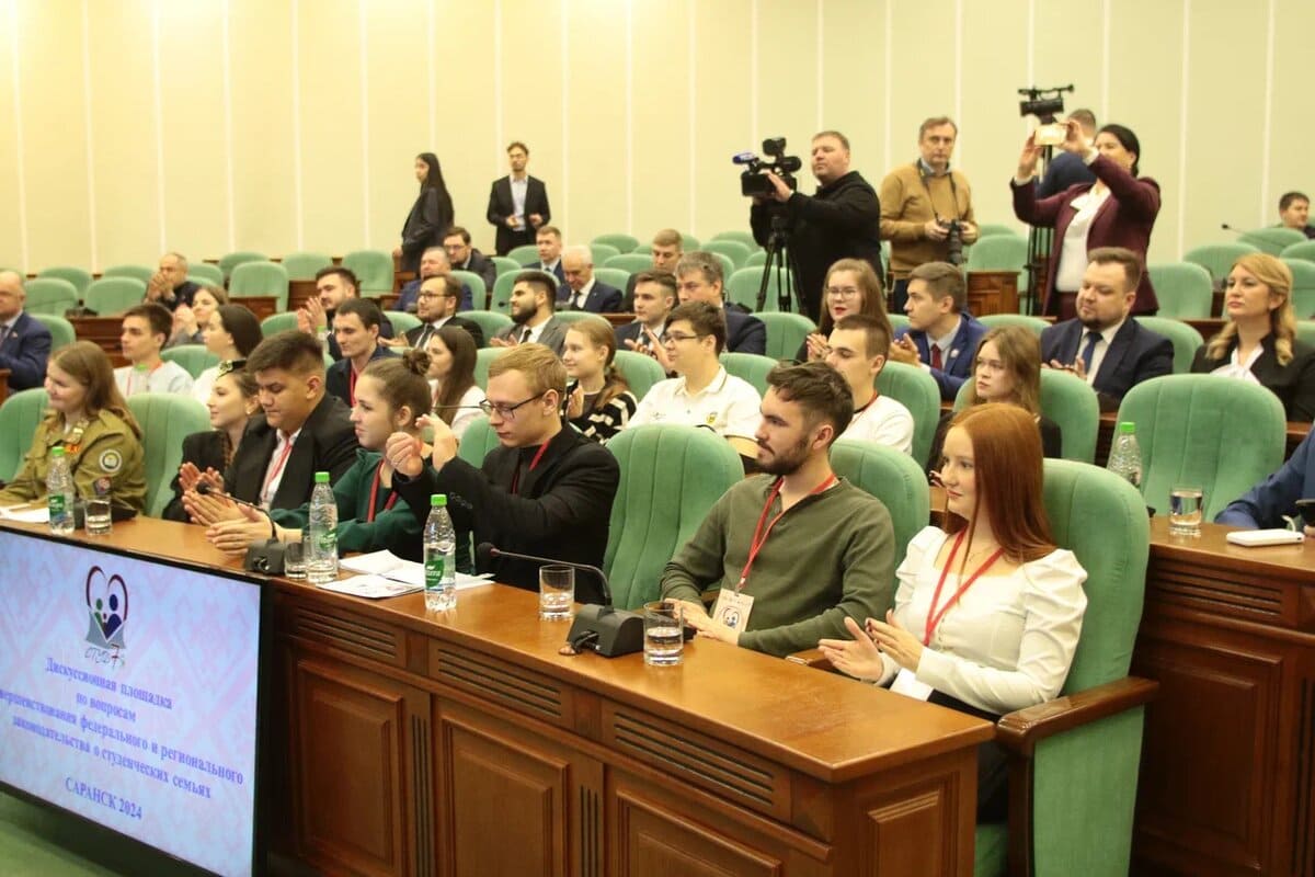 studencheskie semi nngu stali uchastnikami okruzhnogo foruma stud7ya