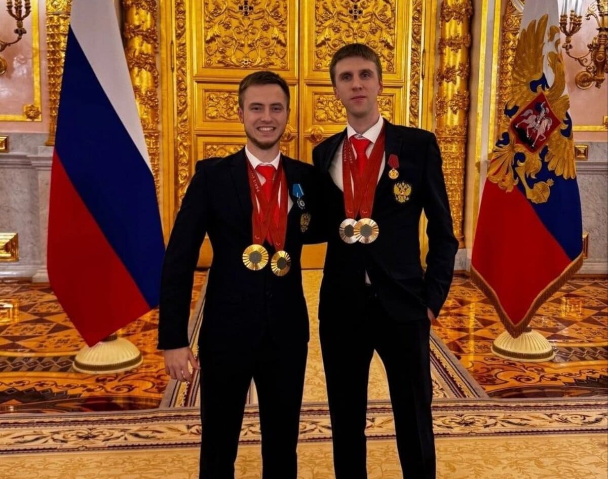 prezident rf vruchil nagrady predstavitelyam nngu dmitriyu safronovu i andreyu vdovinu