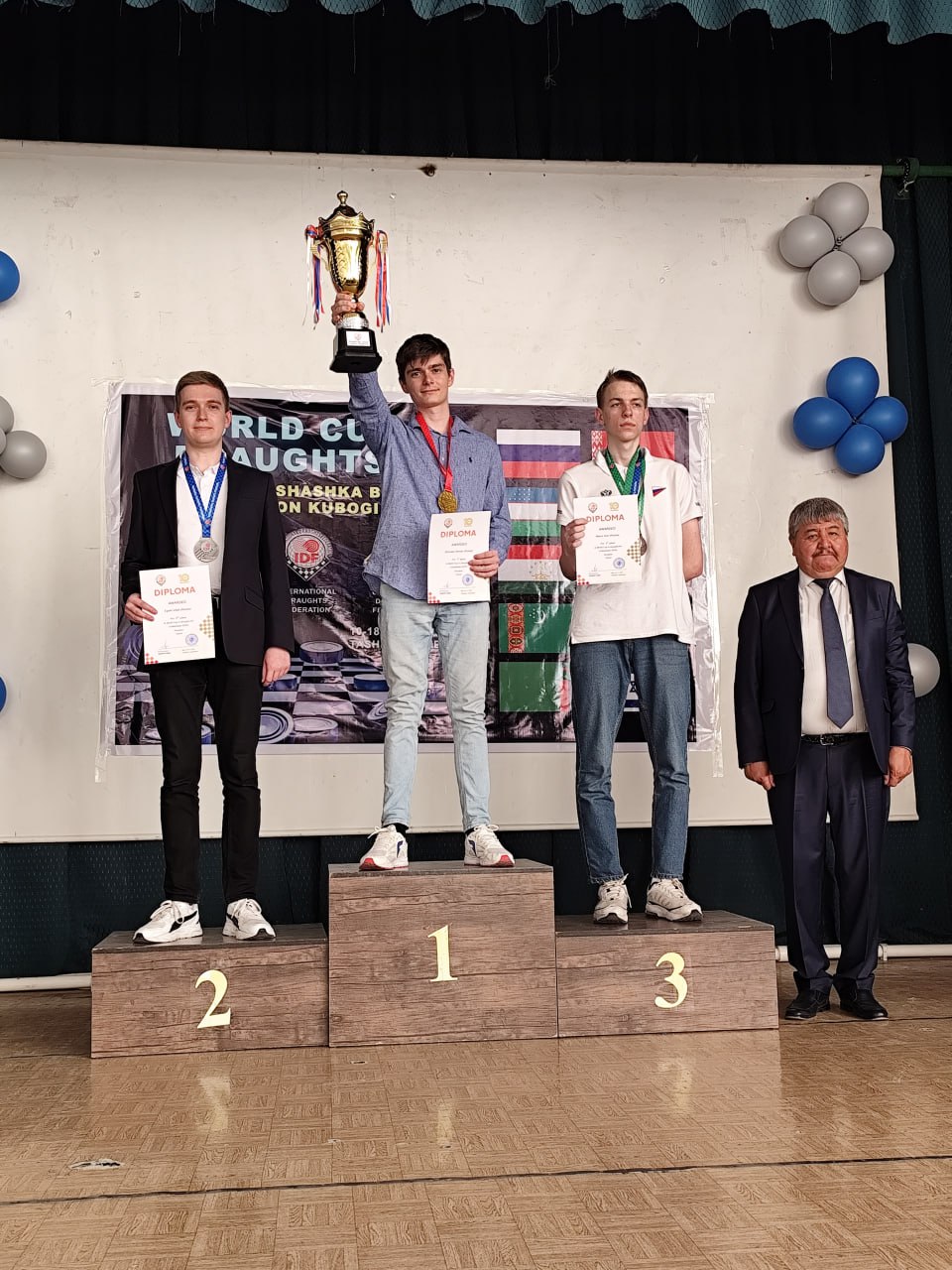 pedestal sorevnovania po shashkam